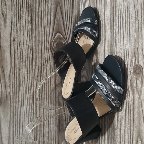 Clarks 5.5 block heel open toe strap snake print sandals slides - Picture 1 of 6